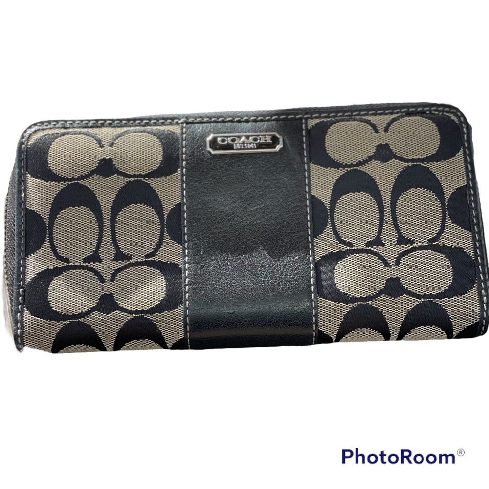 Coach Large Zip Wallet / Black Signature Canvas